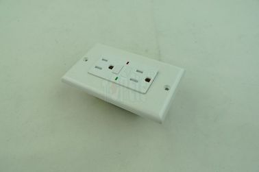 LED 표시등이 있는 125V 변조 방지 상용 듀플렉스 GFCI 용기